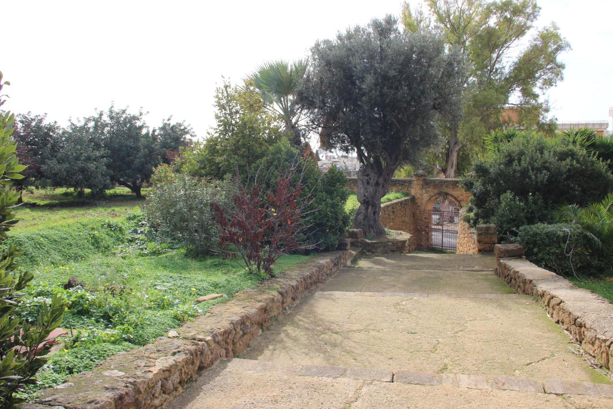 B&B Villa Adriana Сан-Леоне Экстерьер фото